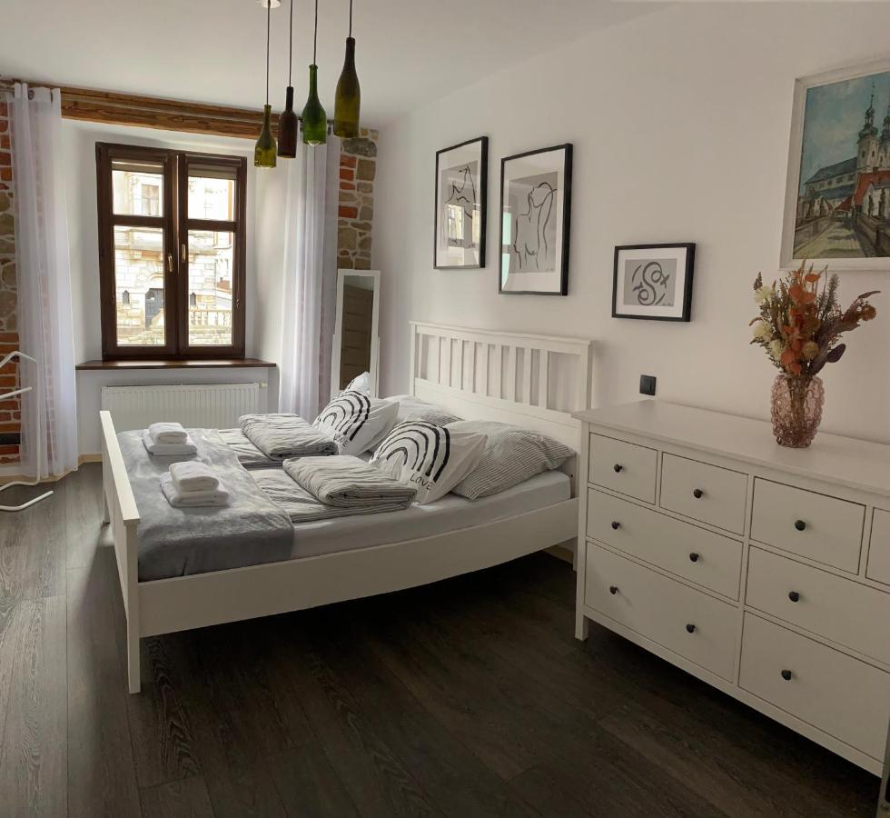 Apartament Przy Ratuszu Клодзько Екстер'єр фото